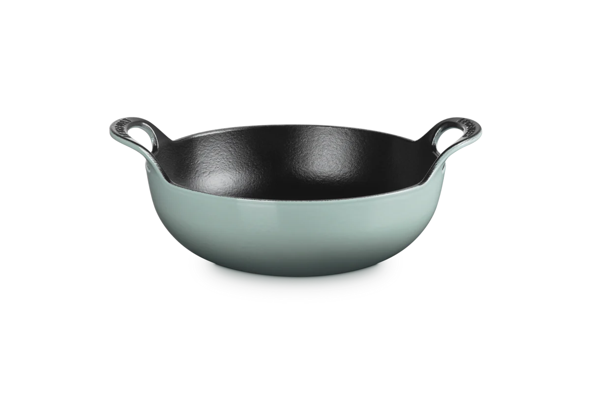 le-creuset-classic-balti-wokpan-24cm-sea-salt.jpg