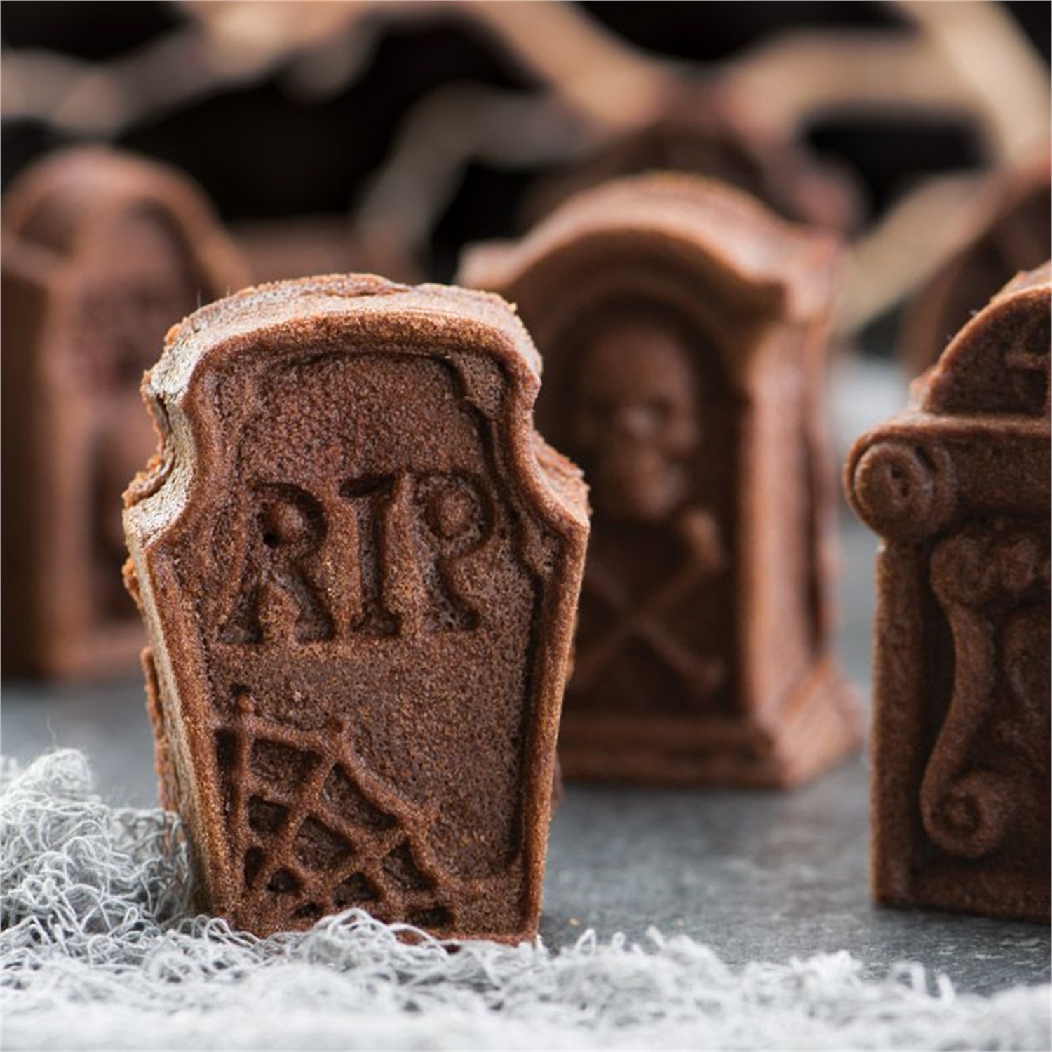 nordic-ware-tombstone-cakelet-bakvorm-6-vaks-brons