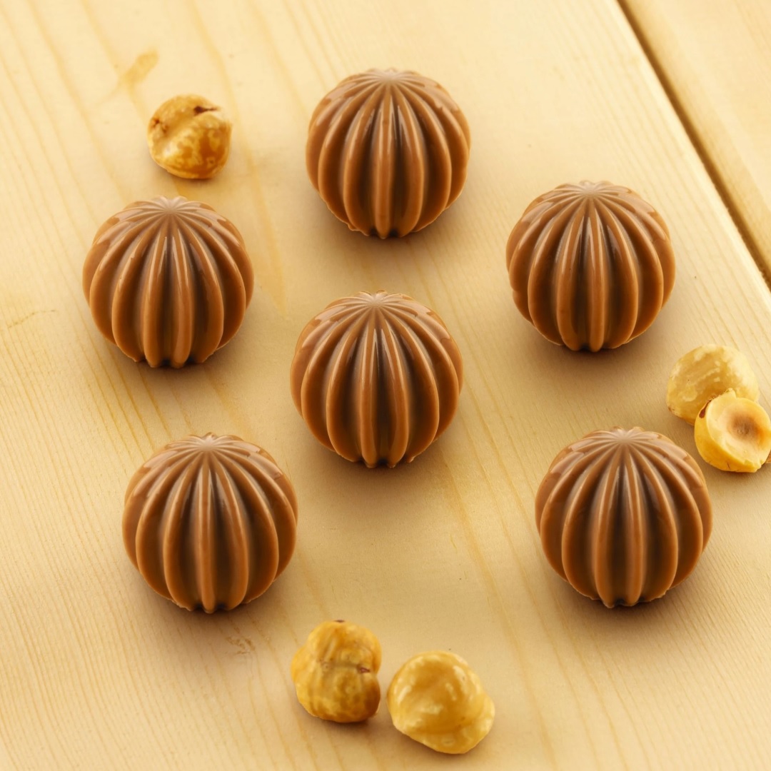 silikomart-winterball-3d-siliconen-patisserievorm-14-vaks-bruin