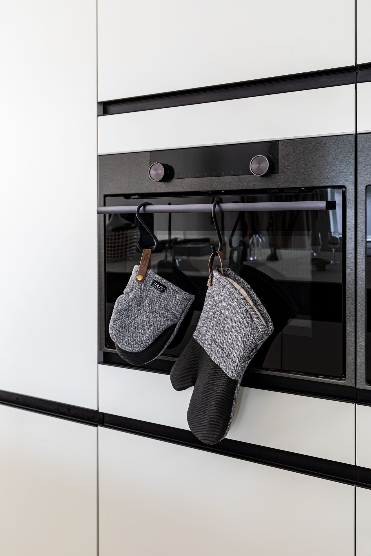 tiseco-ovenwant-sherlock-fishbone-2-stuks-black3.jpg