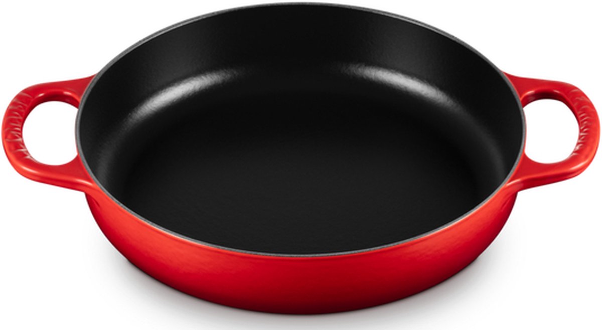 le-creuset-signature-serveerpan-28cm-kersenrood.jpg