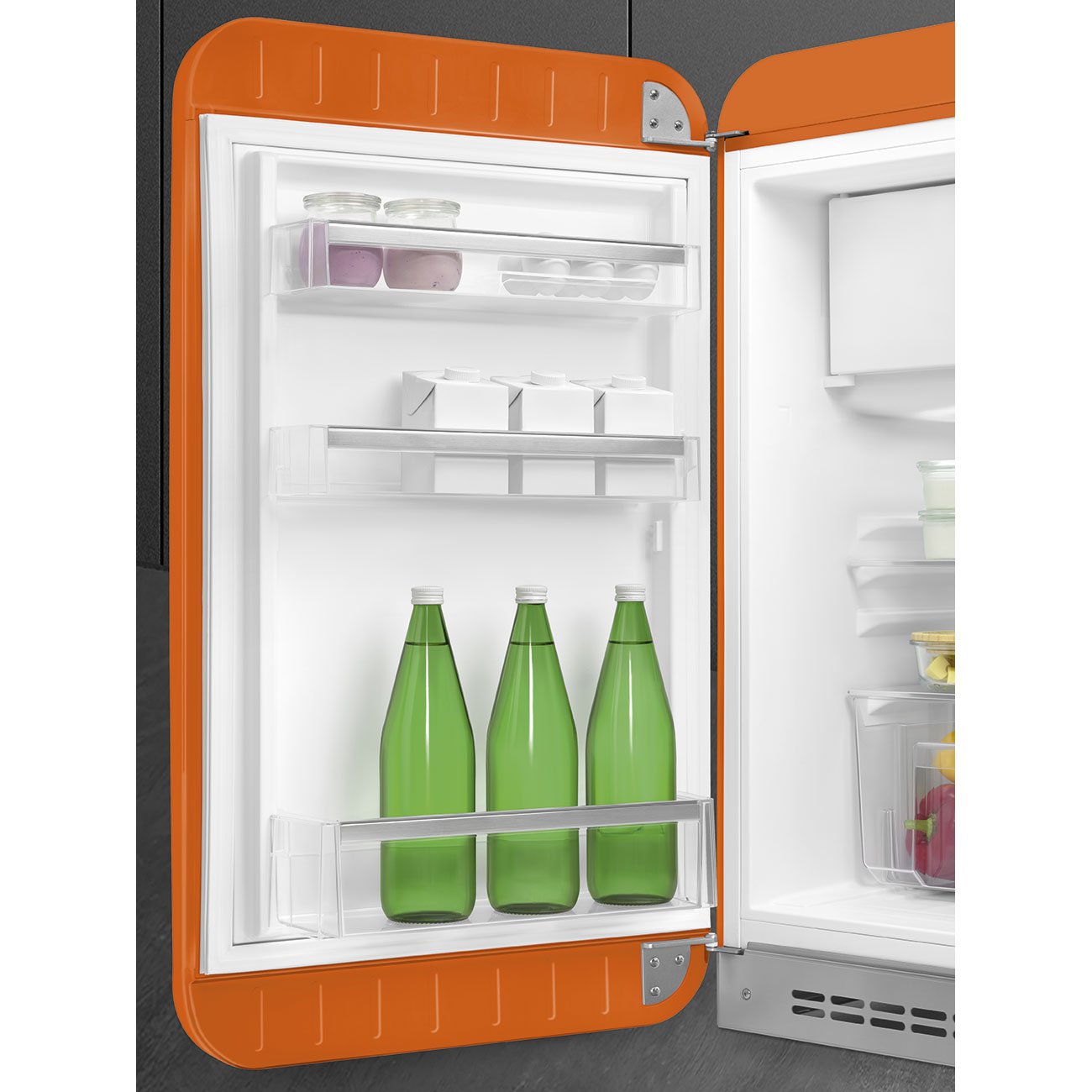 smeg-jaren-50-koelkast-met-vriesvak-fab10lor6-oranje-linksdraaiend7.jpg