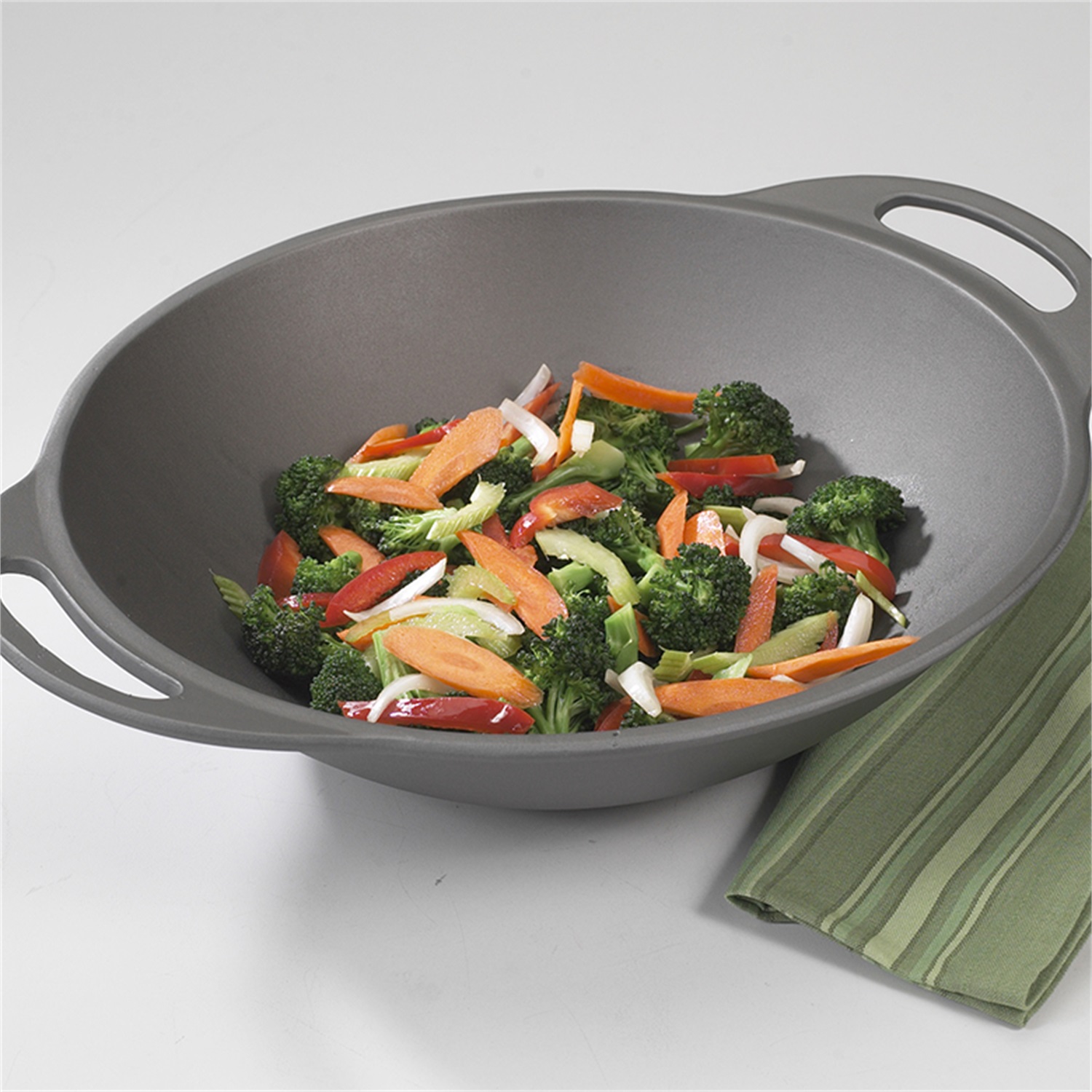 nordic-ware-pro-cast-wok-305cm