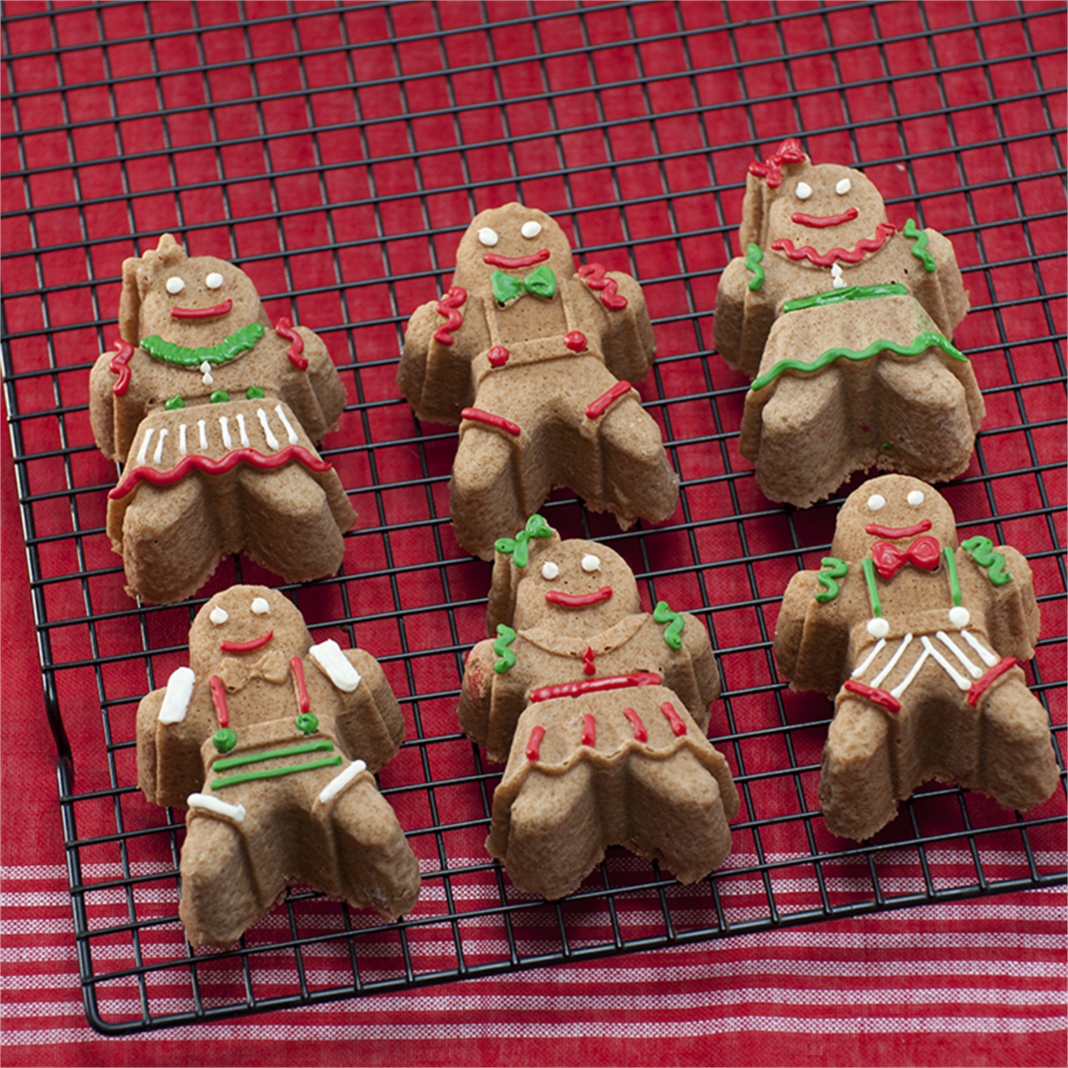 nordic-ware-gingerbread-kids-cakelet-bakvorm-6-vaks-zilver