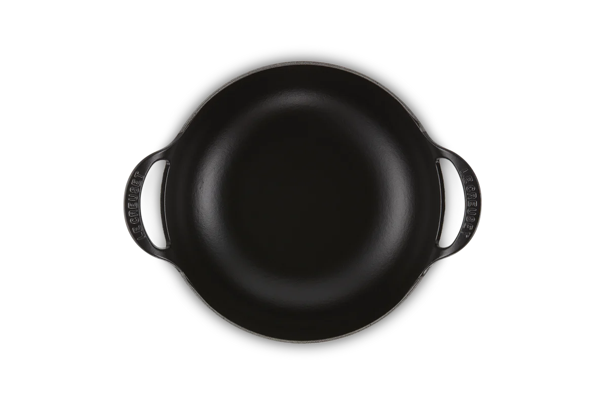 le-creuset-classic-balti-wokpan-24cm-flint2.jpg
