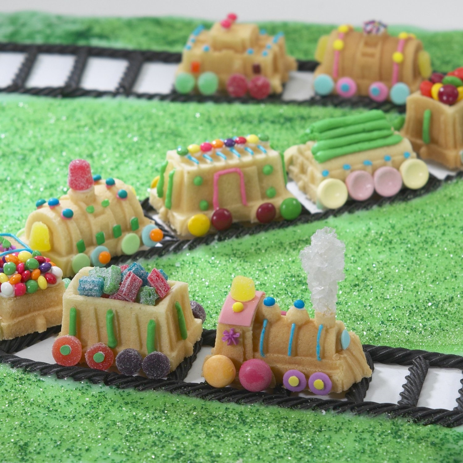 nordic-ware-train-cake-cakelet-bakvorm-9-vaks-zilver