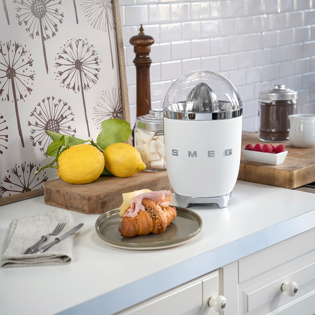 smeg-citruspers-cjf01whmeu-mat-wit