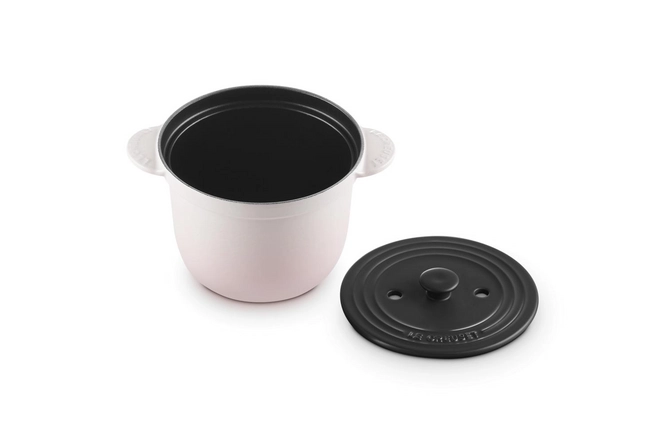 le-creuset-cocotte-every-18cm-shell-pink4.jpg