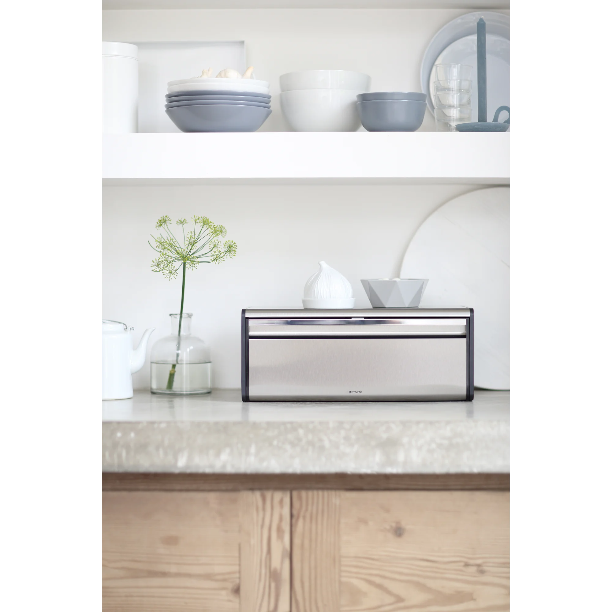 brabantia-broodtrommel-met-klepdeksel-46-5cm-matt-steel5.jpg