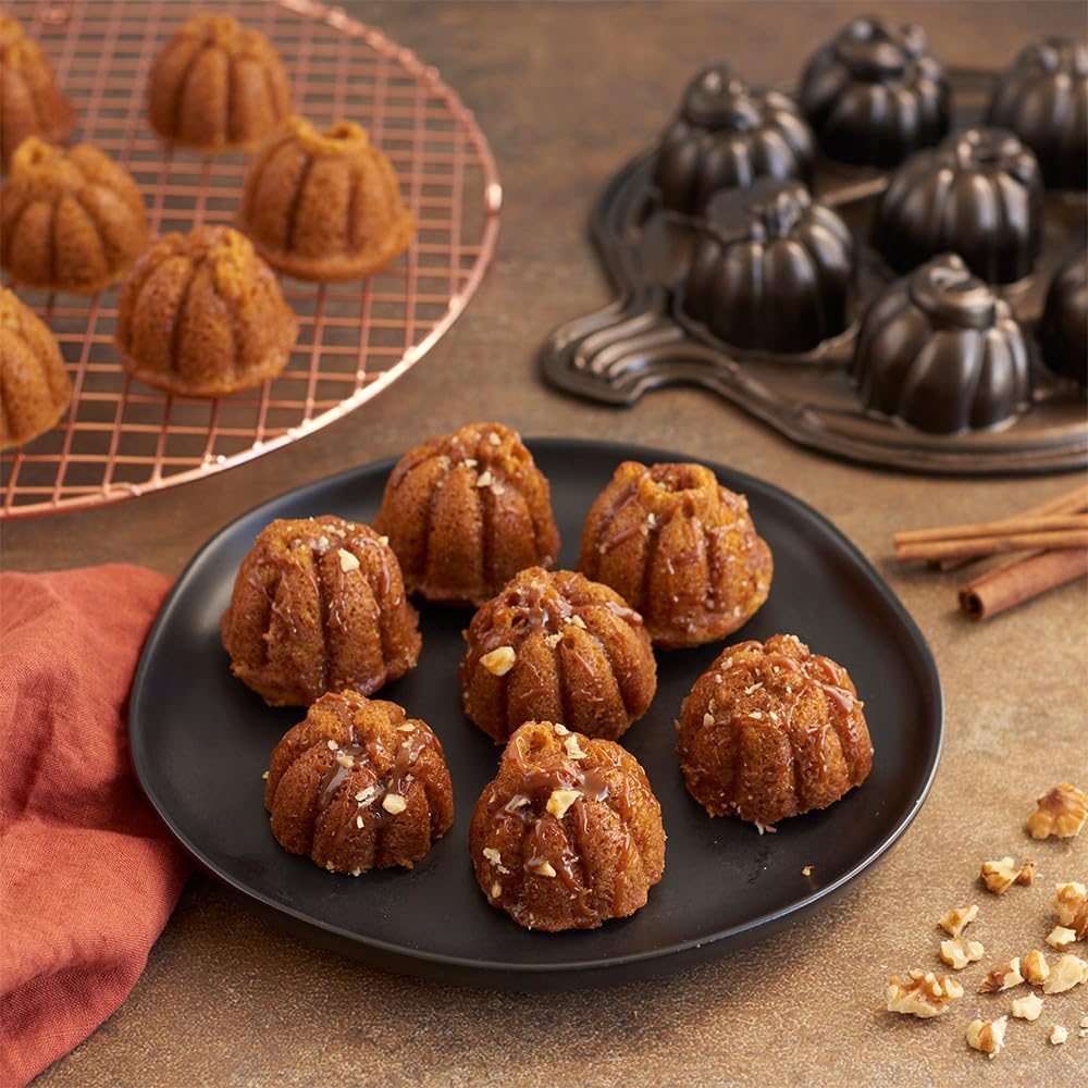 nordic-ware-lil-pumpkins-bakvorm-8vaks-brons5.jpg