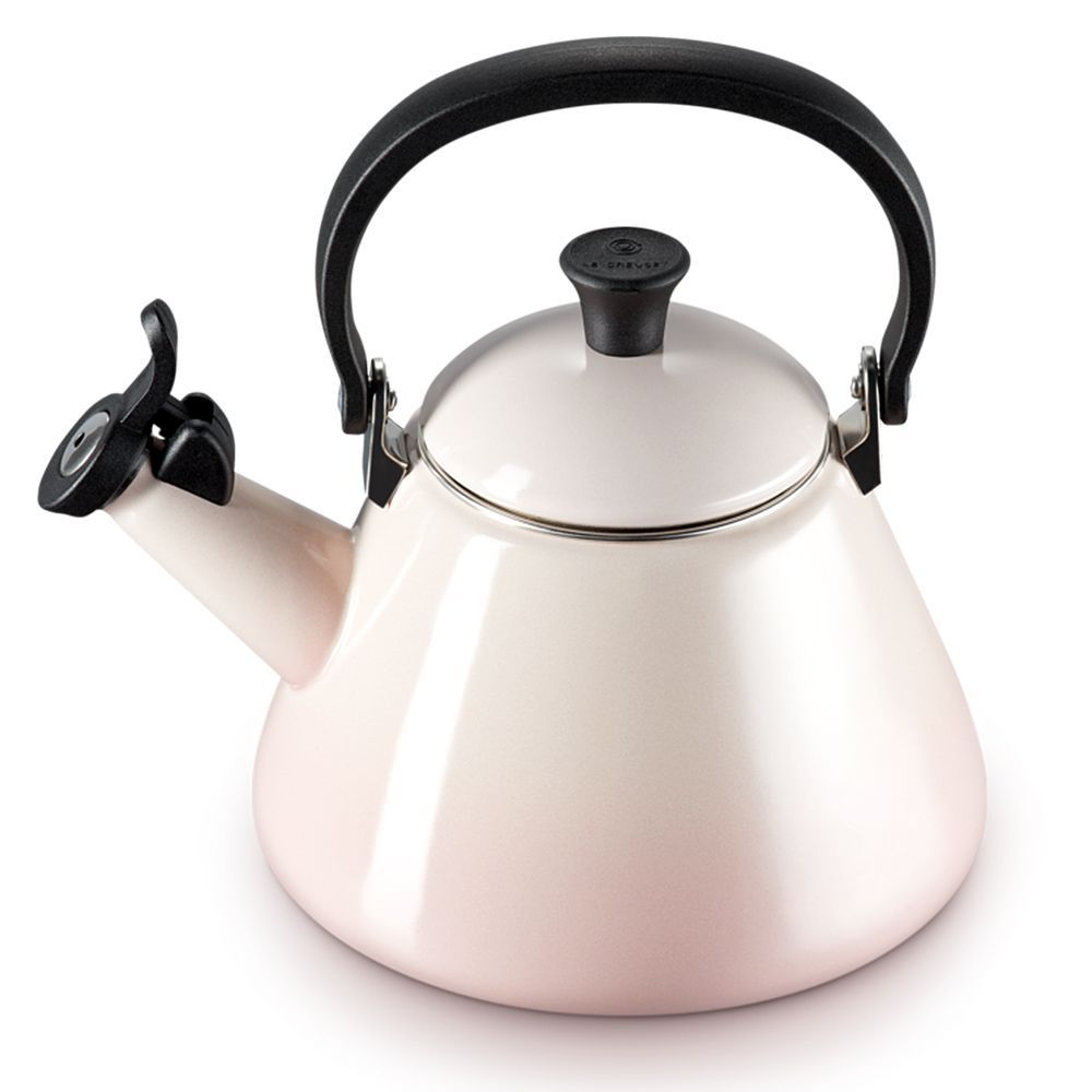 le-creuset-kone-fluitketel-1,6l-shell-pink-1