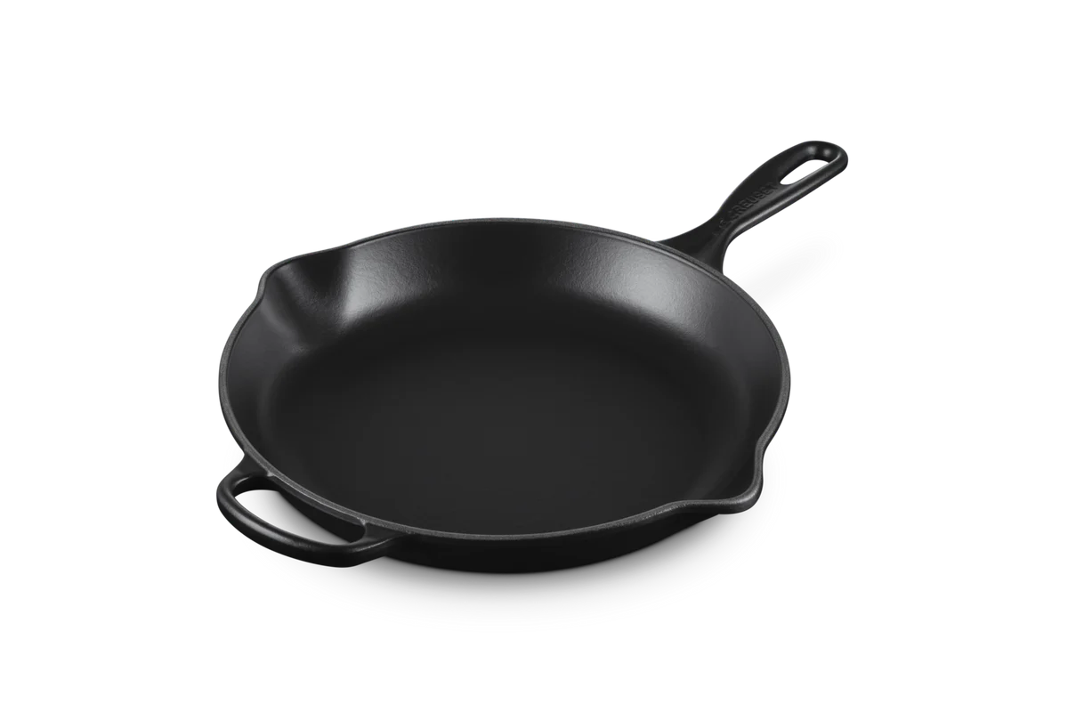 le-creuset-signature-skillet-30cm-mat-zwart4.jpg