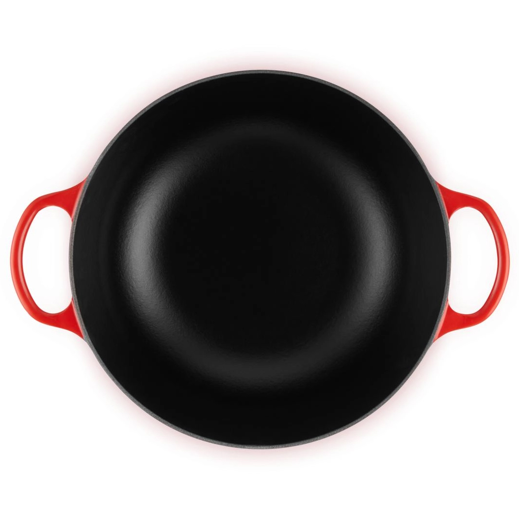 le-creuset-signature-marmite-braadpan-met-zwart-email-28cm-kersenrood