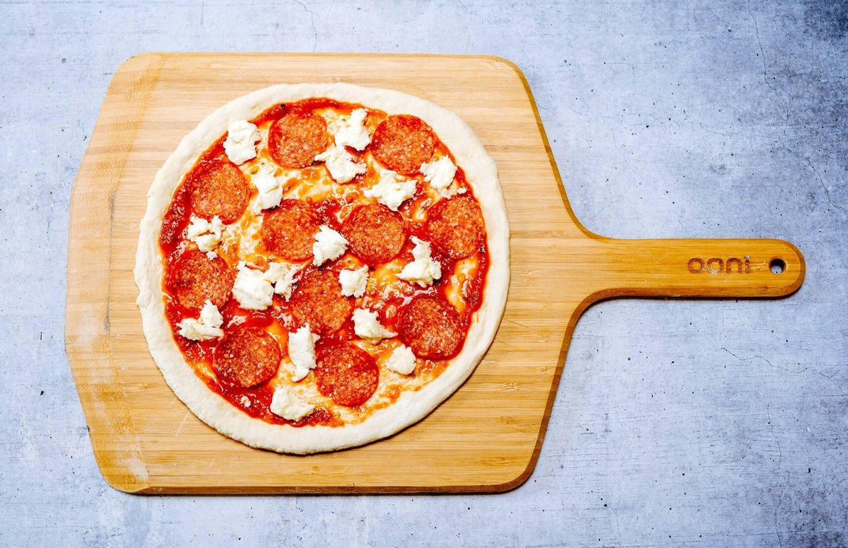 ooni-pizzaschepserveerplank-355cm-bamboe