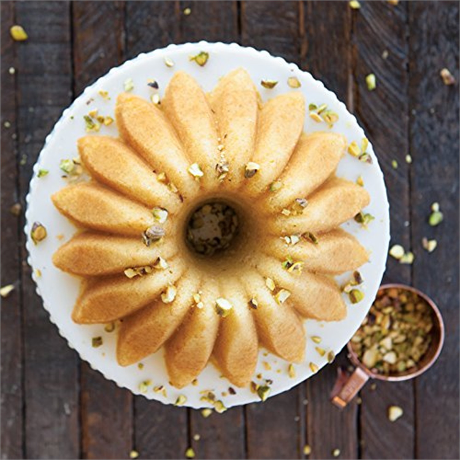 nordic-ware-lotus-tulbandvorm-215cm-goud