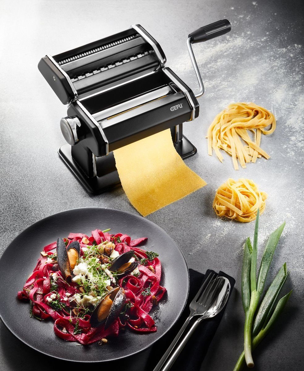 gefu-pasta-perfetta-pastamachine-mat-zwart4.jpg