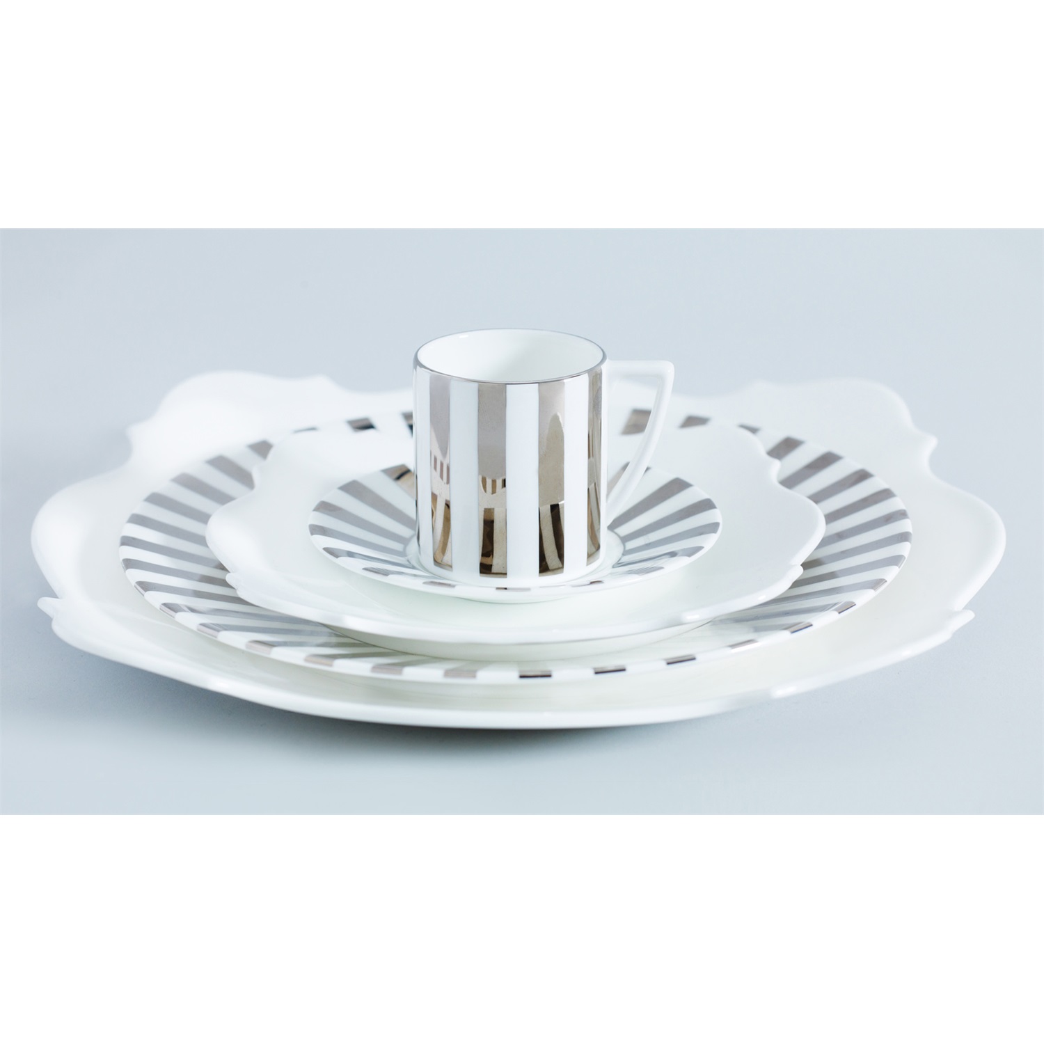 wedgwood-jasper-conran-platinum-stripes-schoteltje-voor-theekop-025l