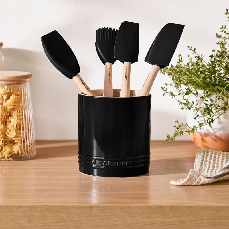 le-creuset-signature-spatelpot-zwart-sfeer.jpg