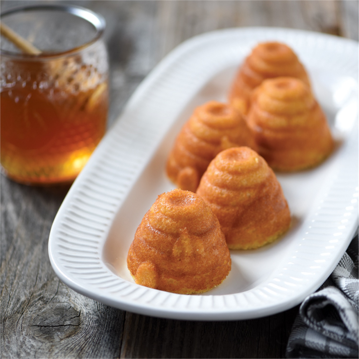 nordic-ware-beehive-cakelet-bakvorm-6-vaks-goud