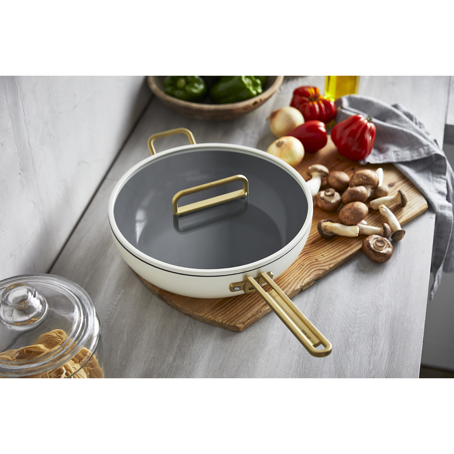 greenpan-tucci-sauteerpan-white-sfeer-4