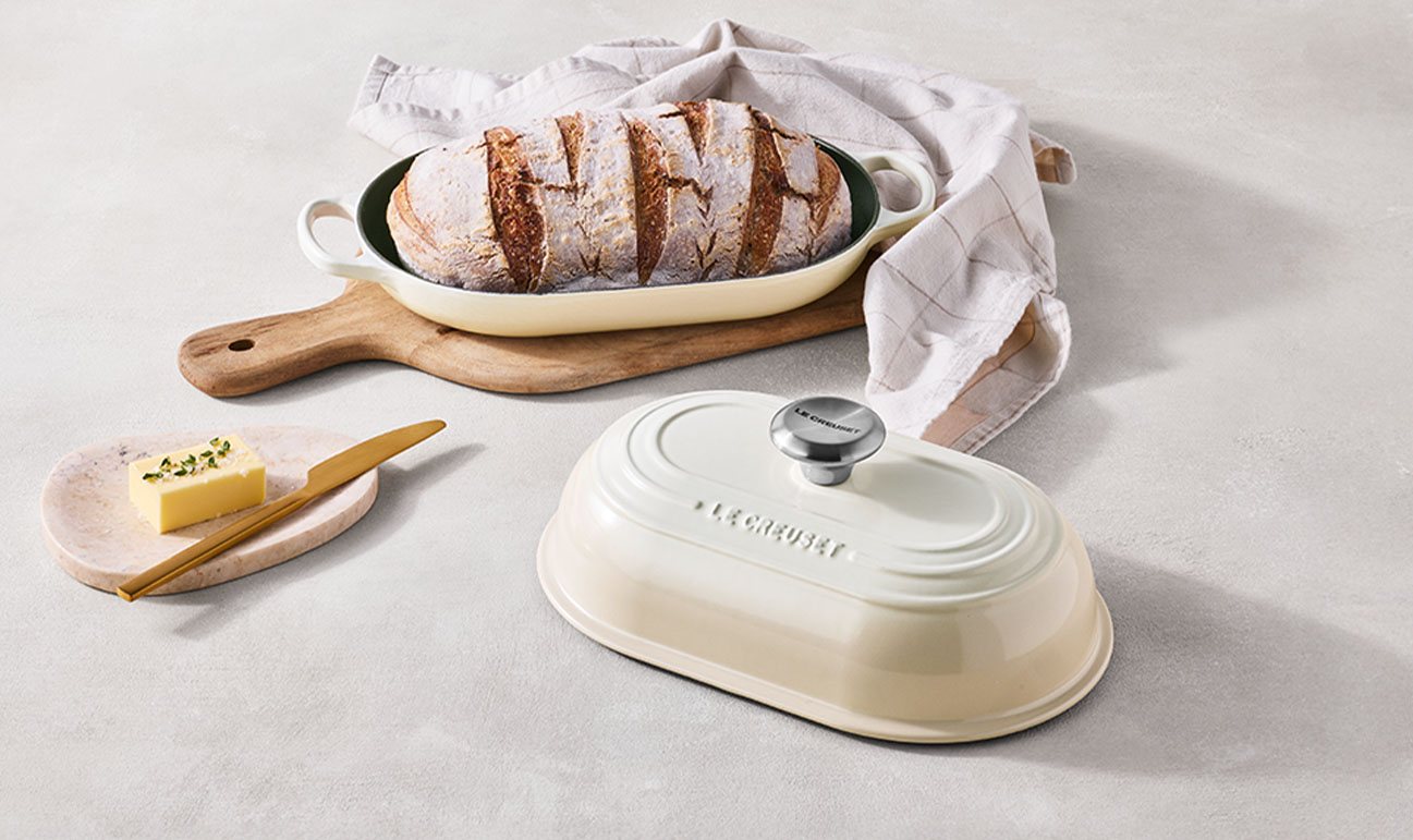 le-creuset-signature-broodpan-ovaal-29cm-meringue6.jpg