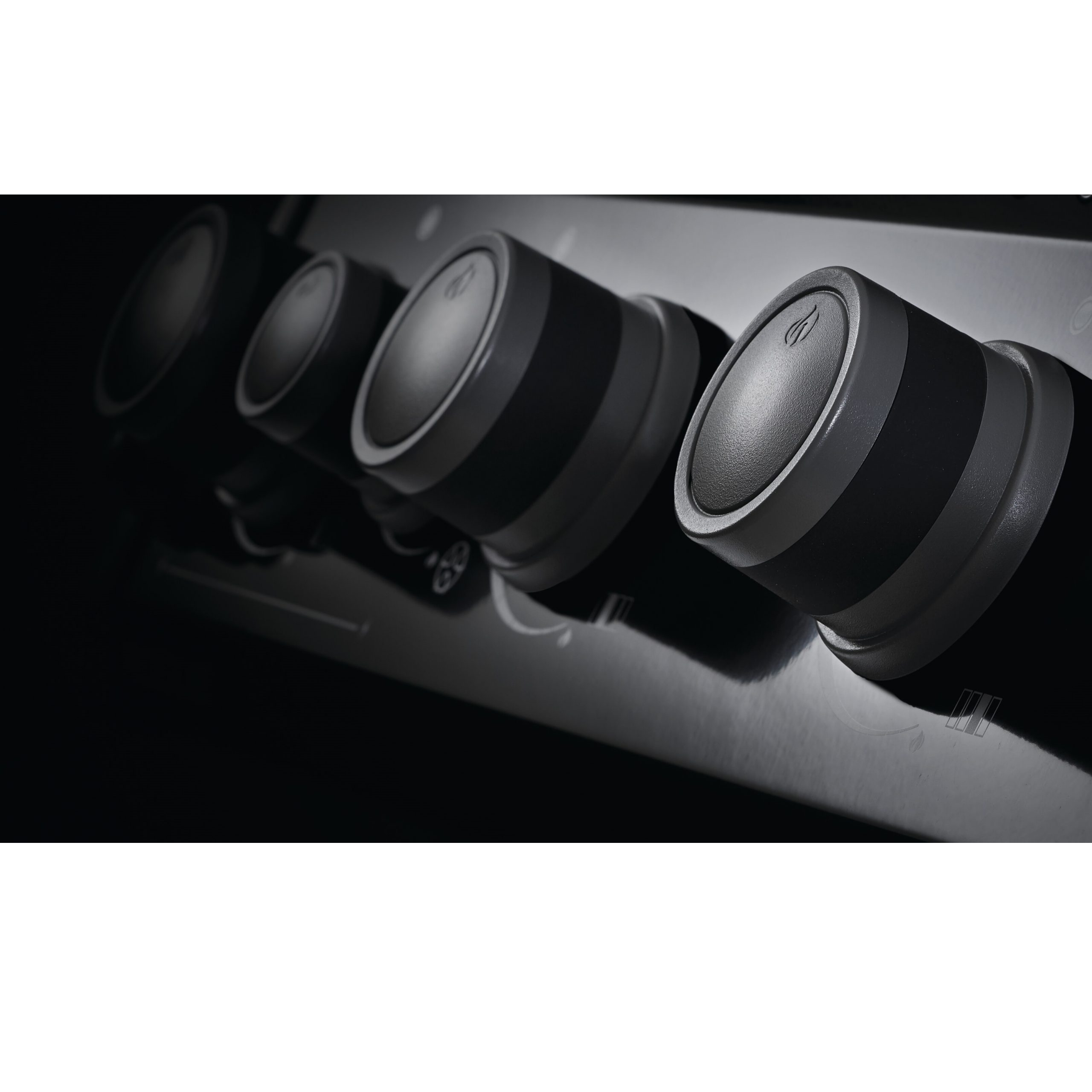 napoleon-rogue-365-gasbarbecue-met-zijbrander-matzwart