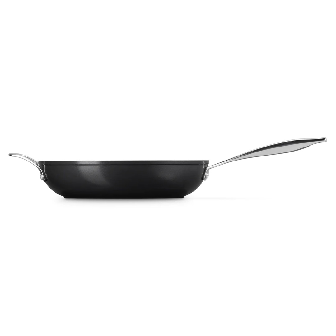 kookpunt-le-creuset-essential-non-stick-sauteerpan-2