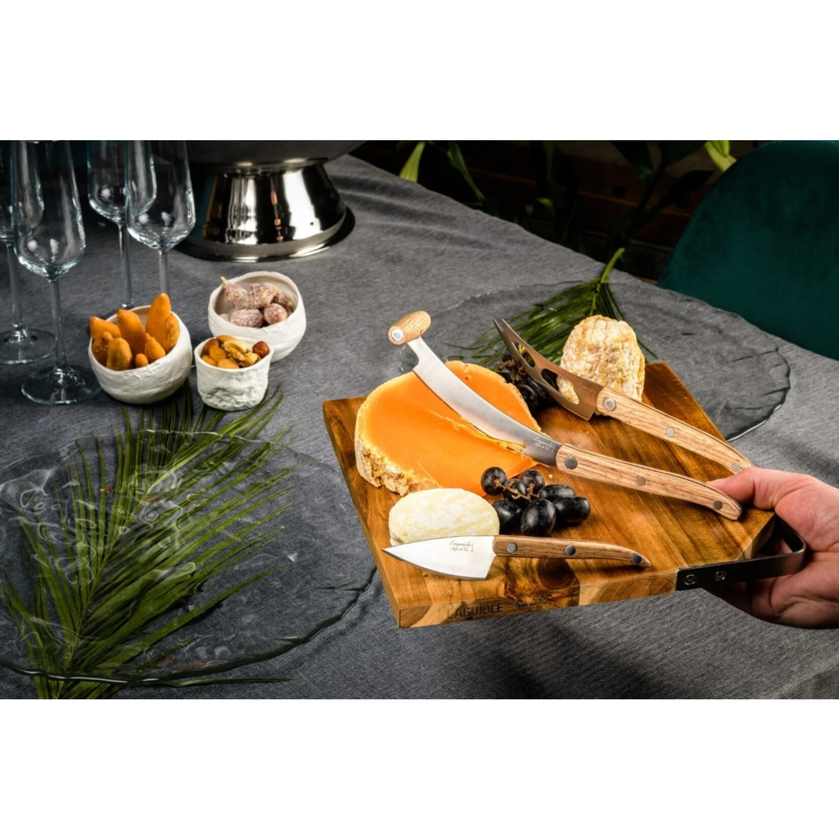 laguiole-style-de-vie-kaasmessen,-3-delig-eikenhout-sfeer-1.jpg