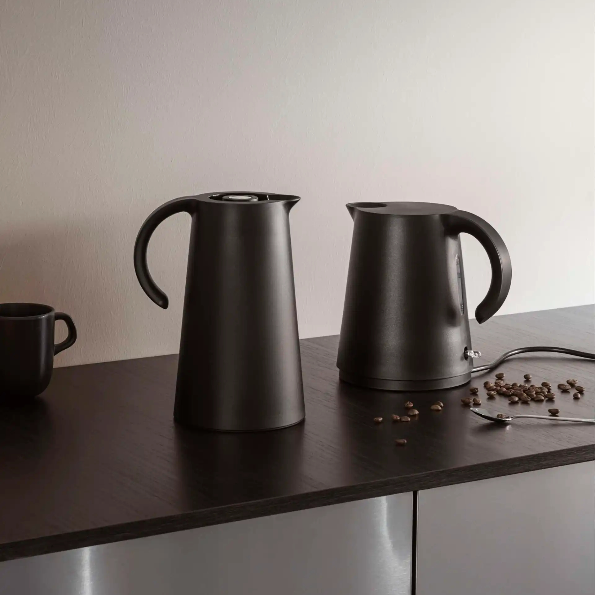 eva-solo-rise-vacuum-jug-1l-zwart