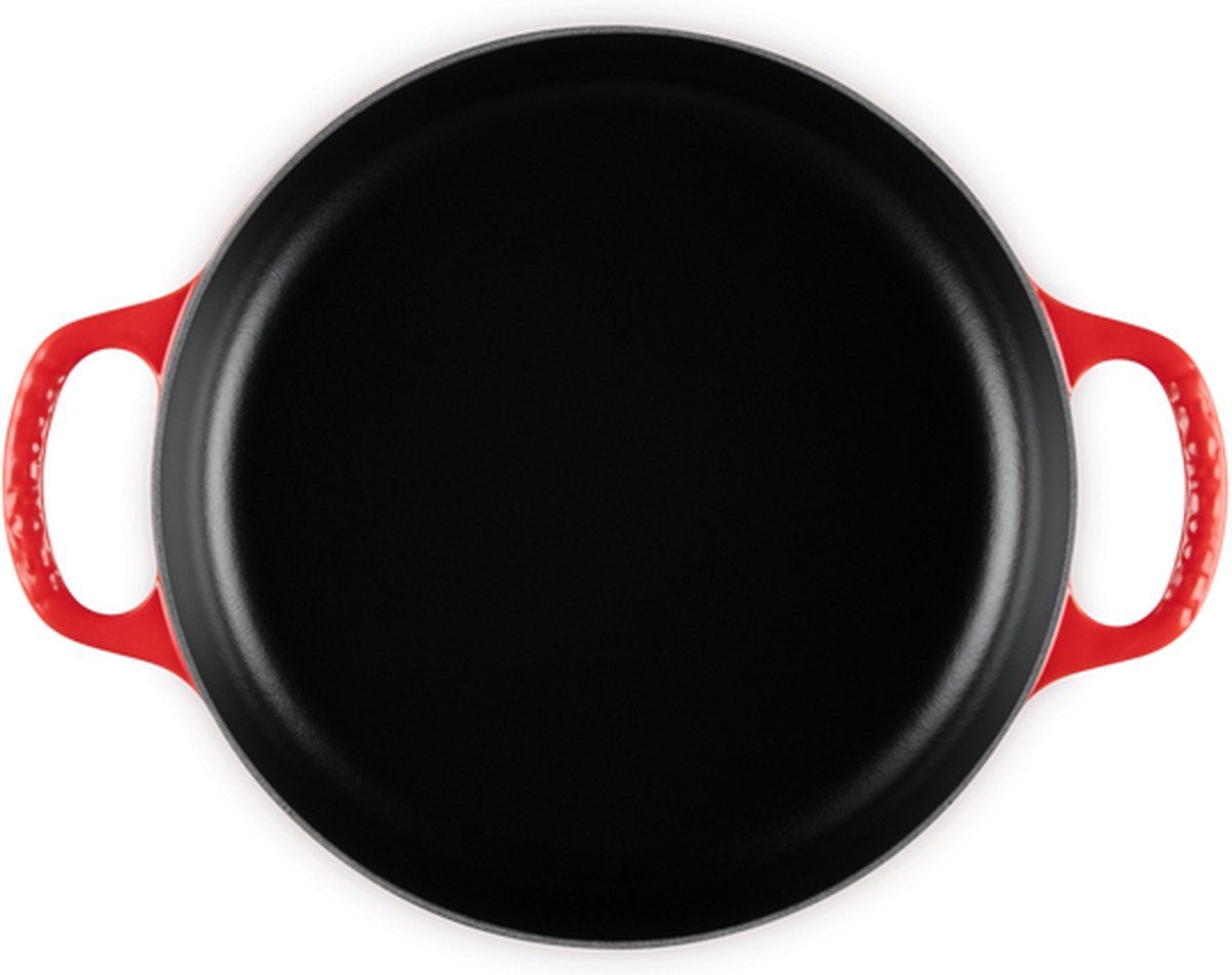 le-creuset-signature-serveerpan-28cm-kersenrood3.jpg