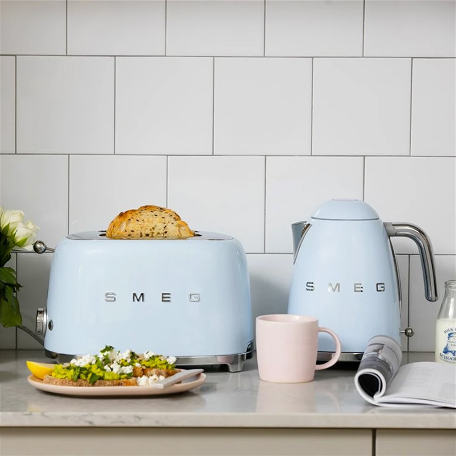 smeg-waterkoker-klf03pbeu-pastelblauw