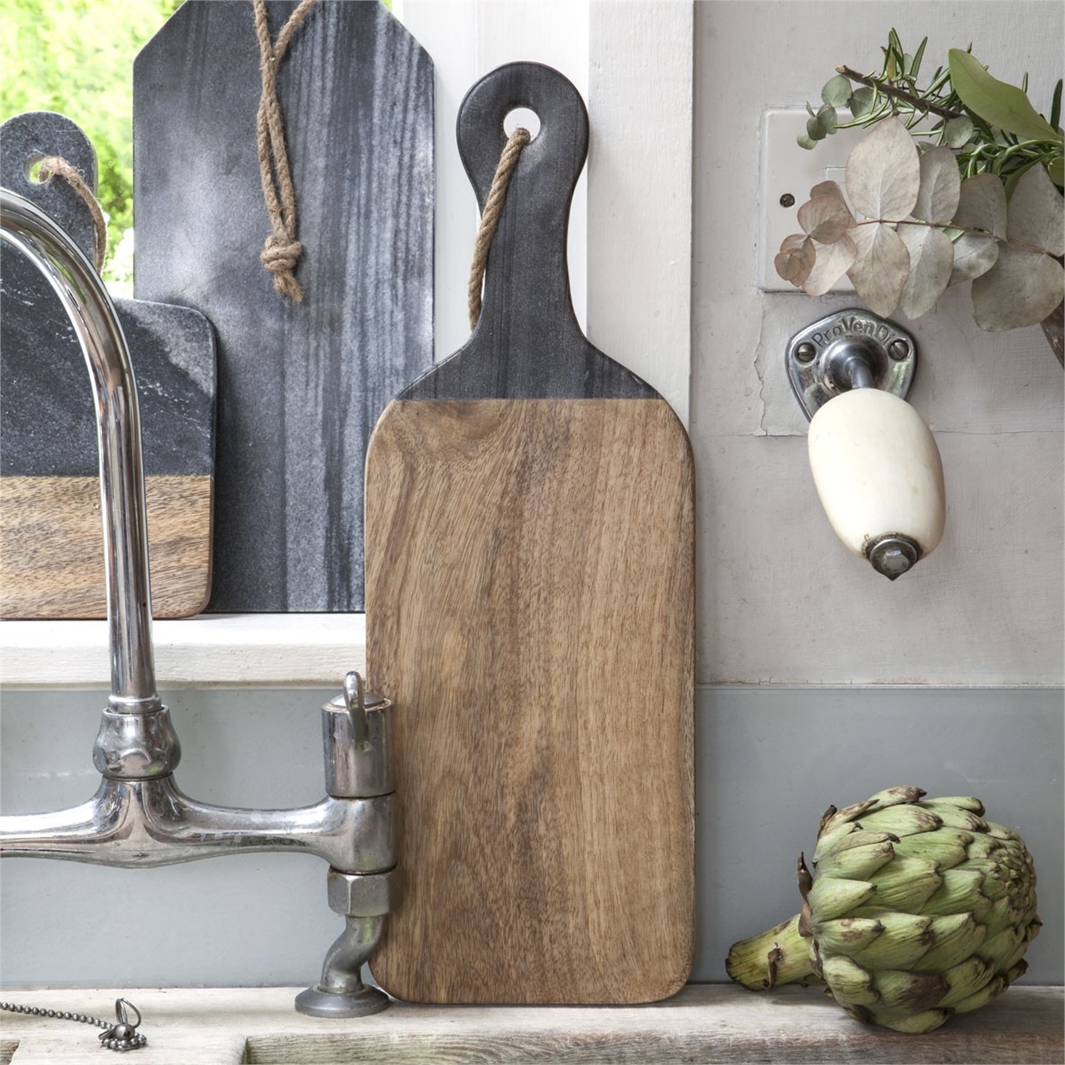 dassie-artisan-makrana-tapasplank-medium-mangohout-en-marmer