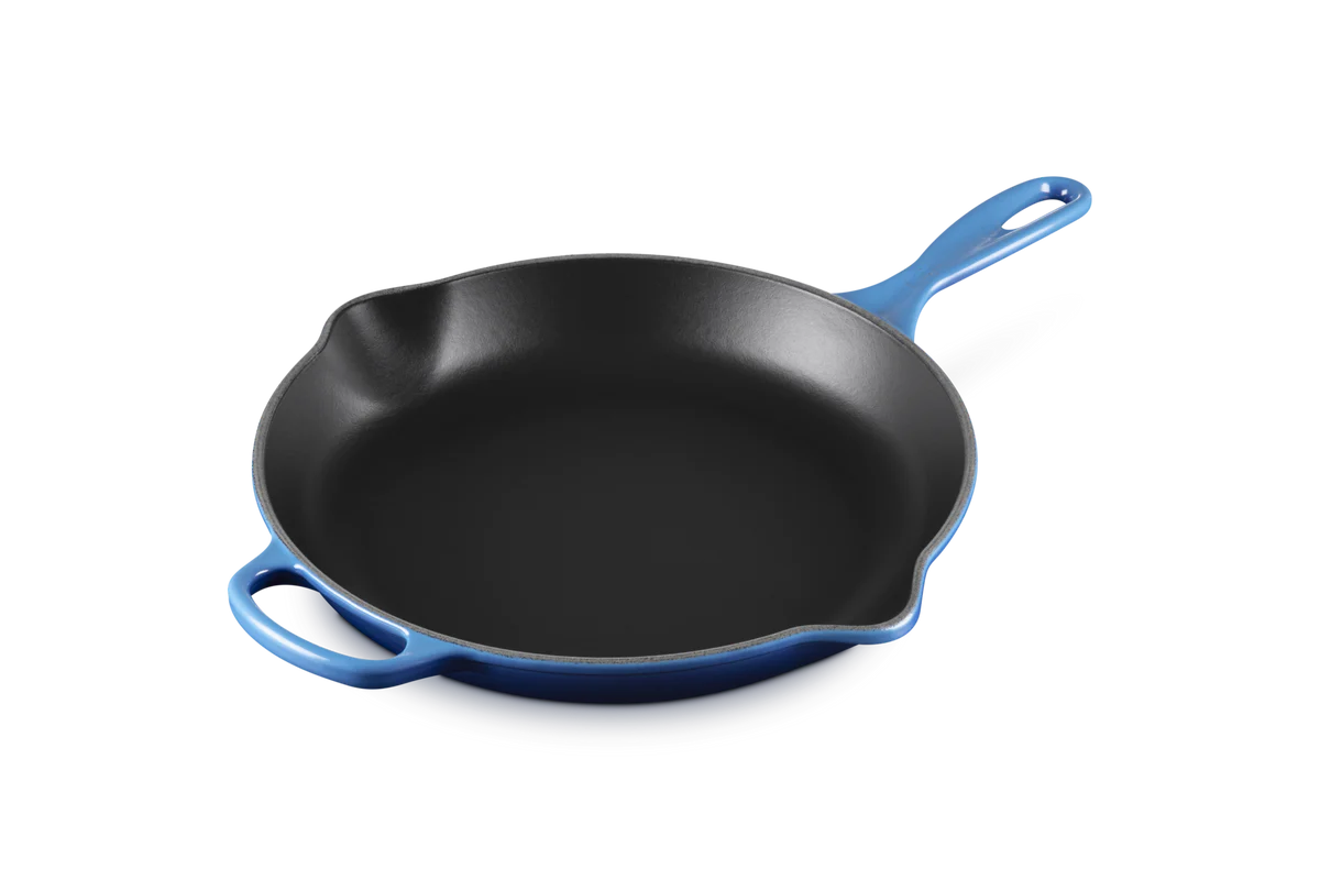 le-creuset-signature-skillet-30cm-azure.jpg