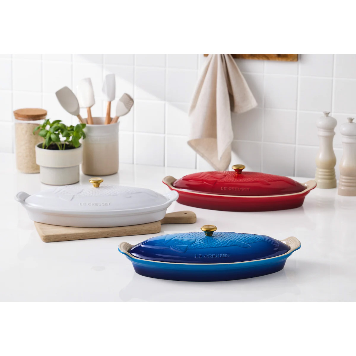 creuset-ovenschaal-vis-kersenrood-sfeer-2.jpg