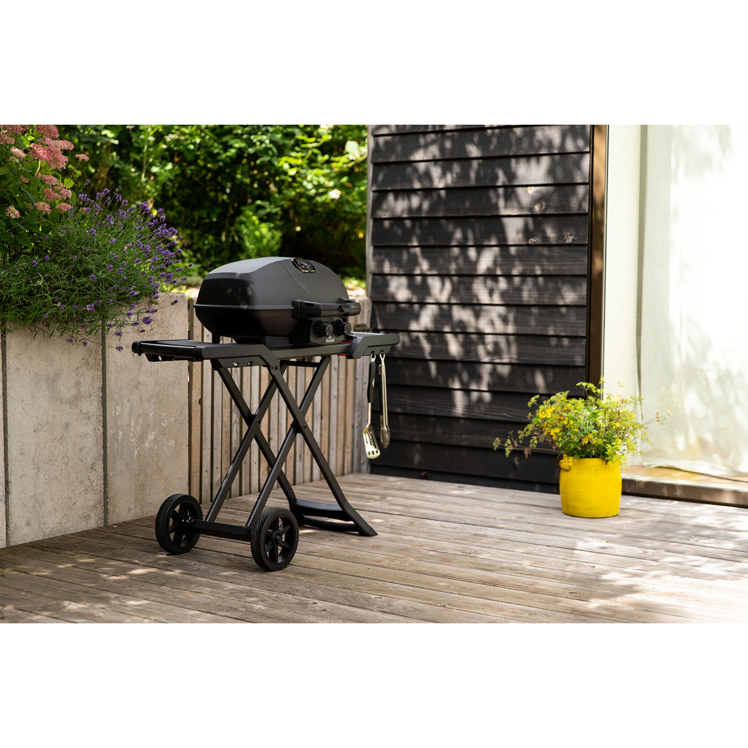 napoleon-phantom-travelq-pro285x-gasbarbecue-met-inklapbaar-onderstel-matzwart