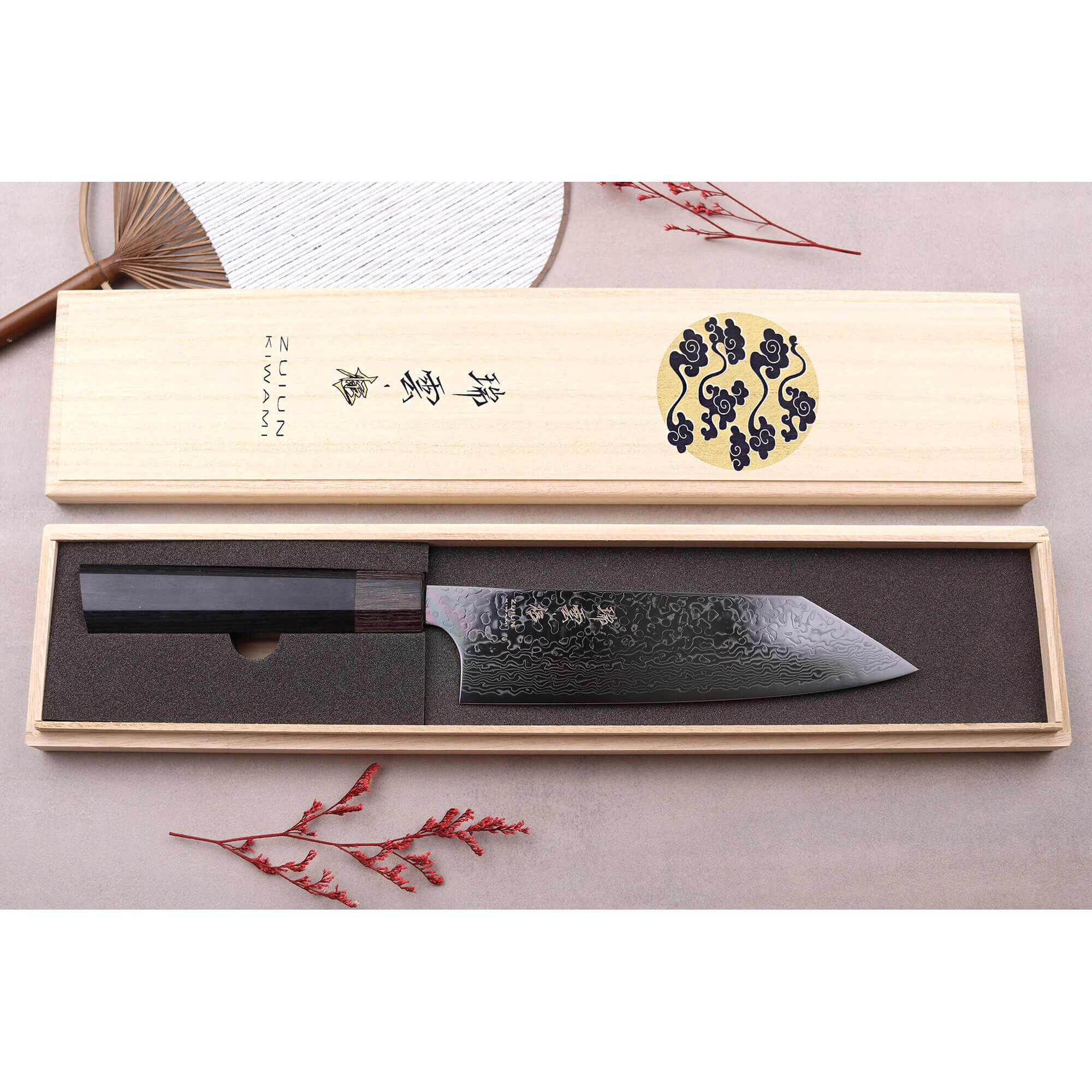 zuiun-kiwami-santokumes-9503-18cm-sfeer-verpakking.jpg