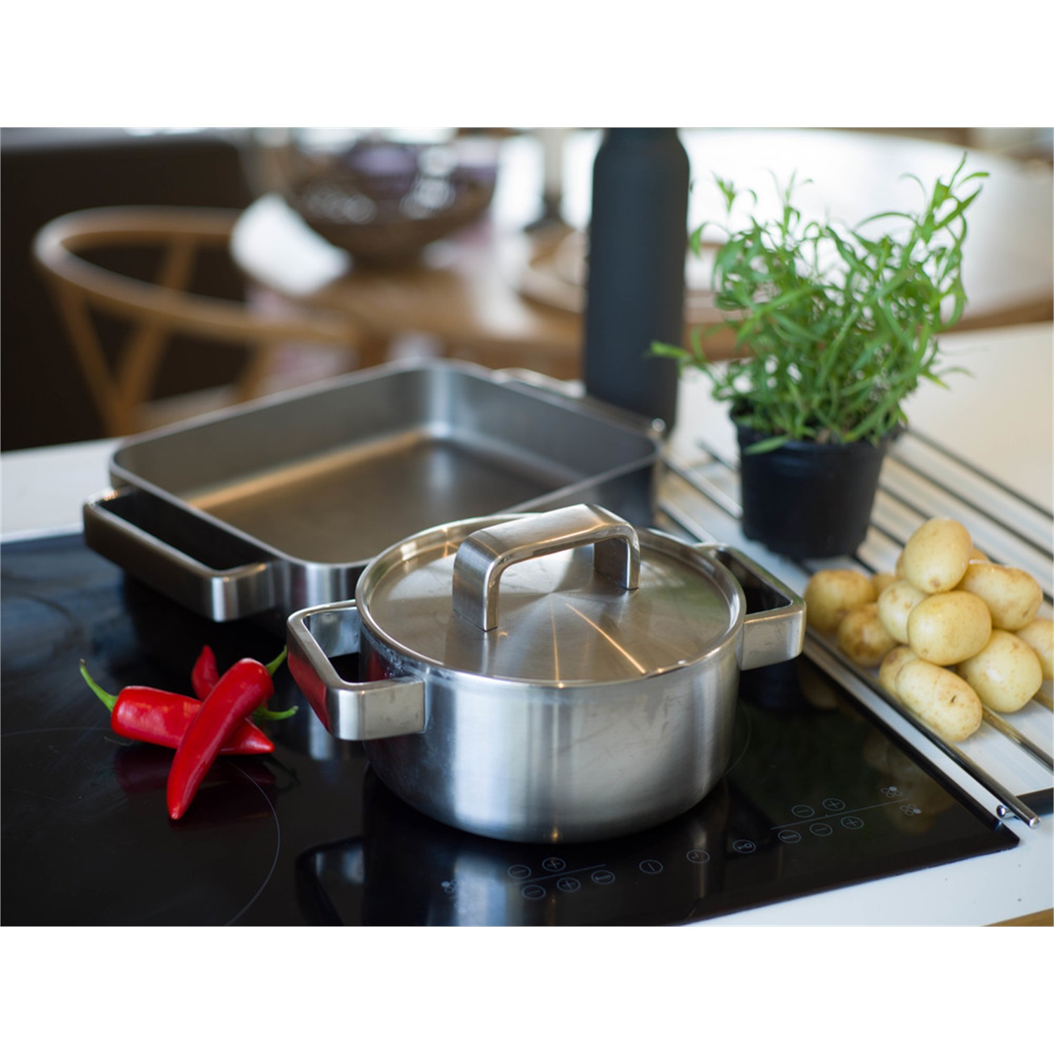 iittala-tools-kookpan-laag-met-deksel-18cm