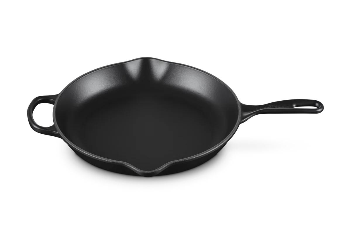 le-creuset-signature-skillet-30cm-mat-zwart.jpg