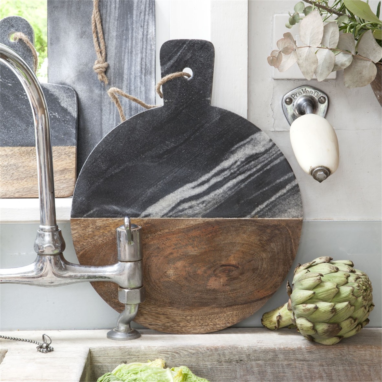 dassie-artisan-marble-two-tone-pizzaplank-mangohout-en-grijs-marmer