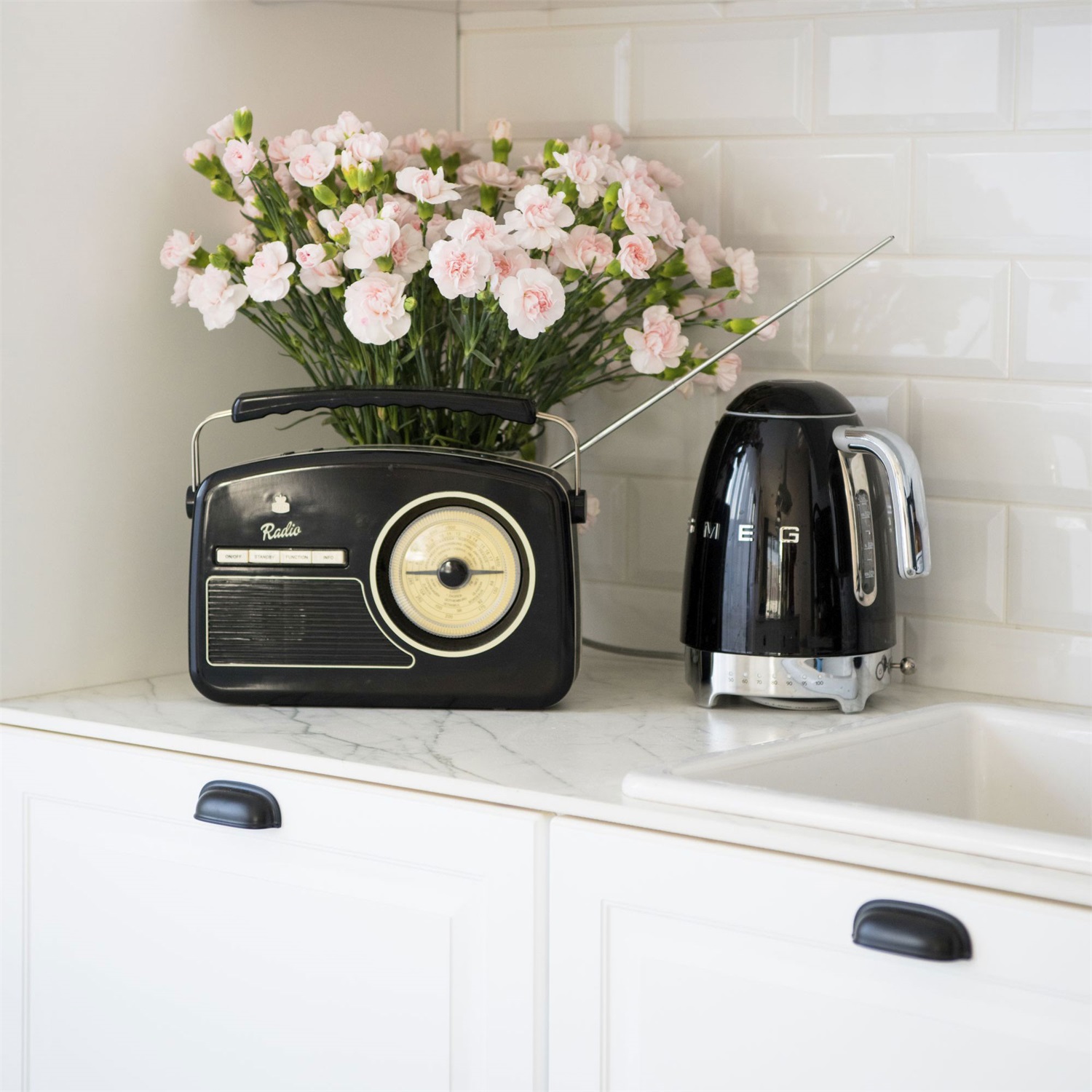 smeg-variabele-waterkoker-klf04bleu-zwart