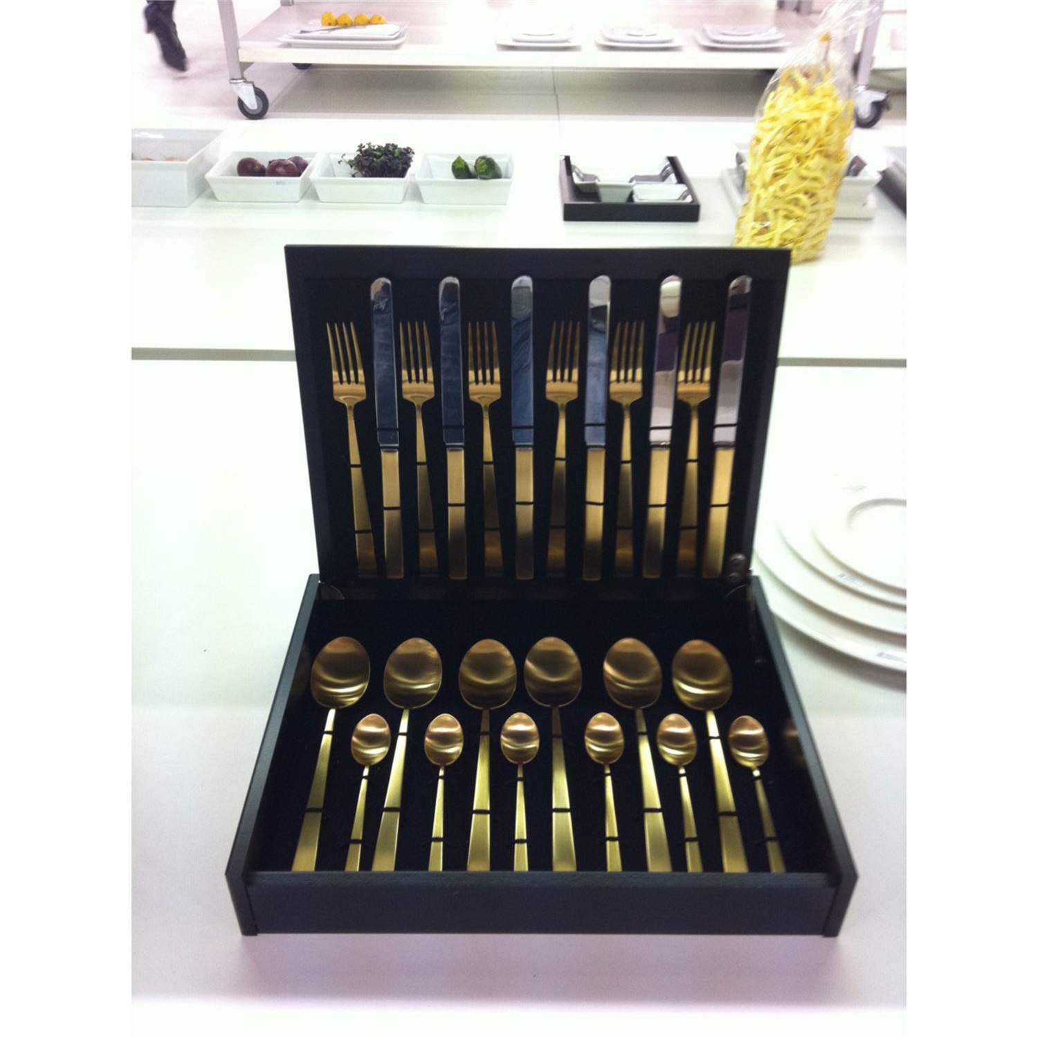 cutipol-bauhaus-bestekset-24-delig-goud