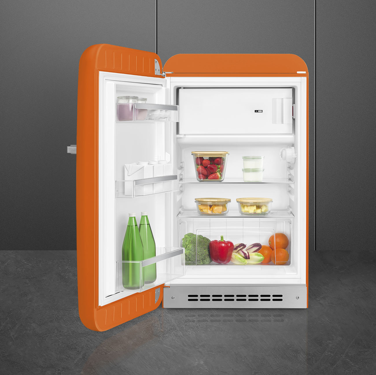 smeg-jaren-50-koelkast-met-vriesvak-fab10lor6-oranje-linksdraaiend5.jpg