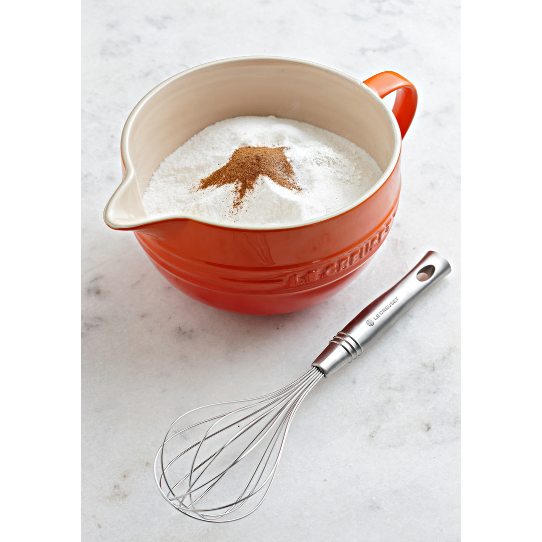 le-creuset-stoneware-mengkom-2l-oranjerood