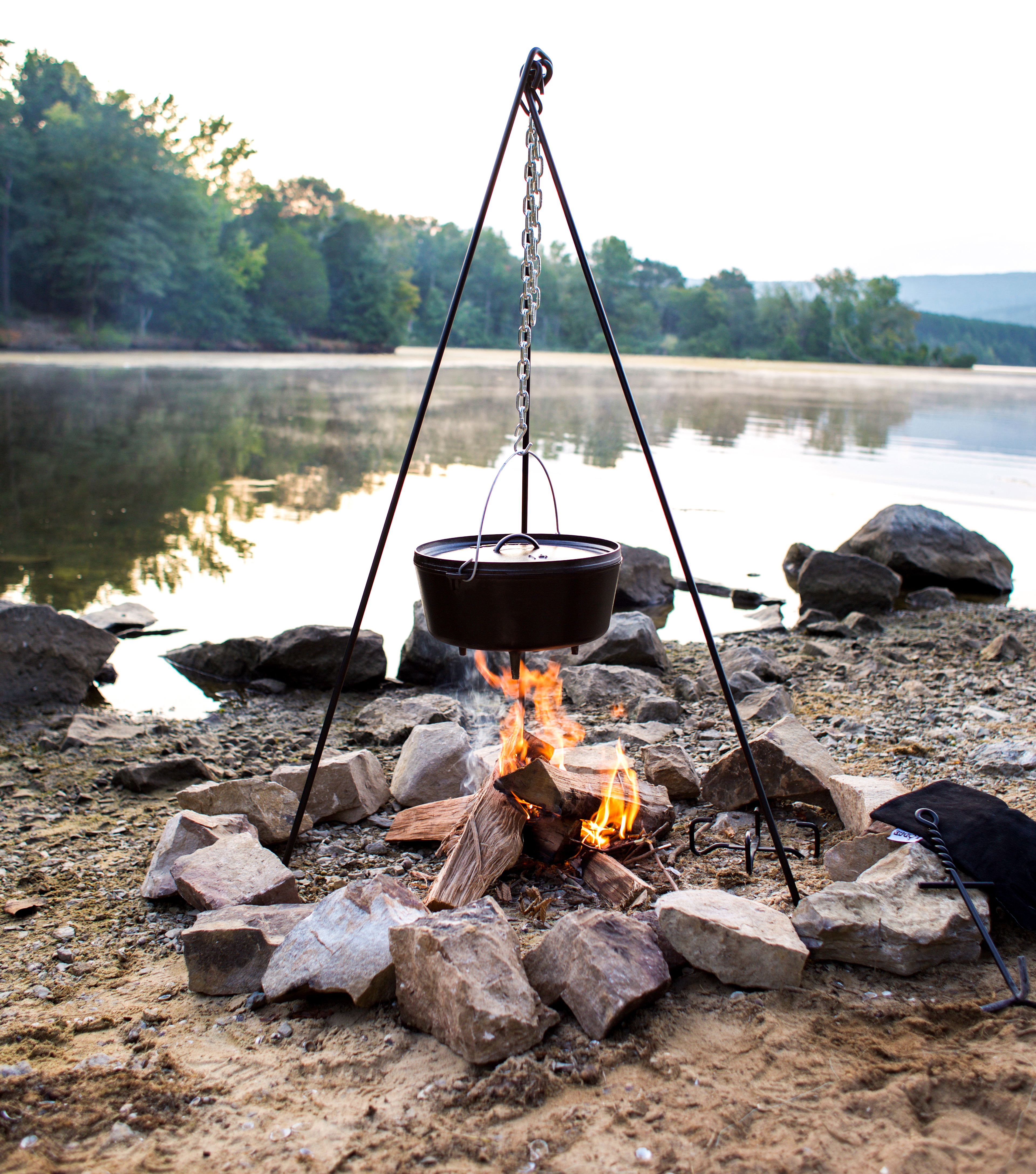 Lodge Dutch Oven   Tripod
