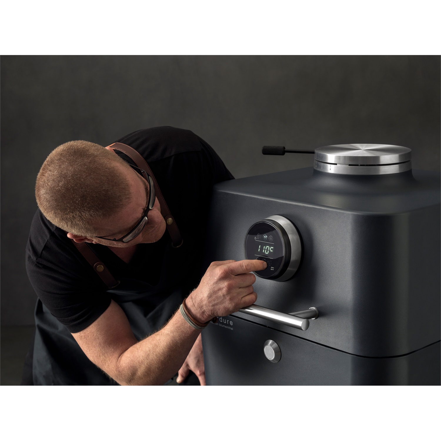 everdure-4k-houtskoolbarbecue-mat-zwart