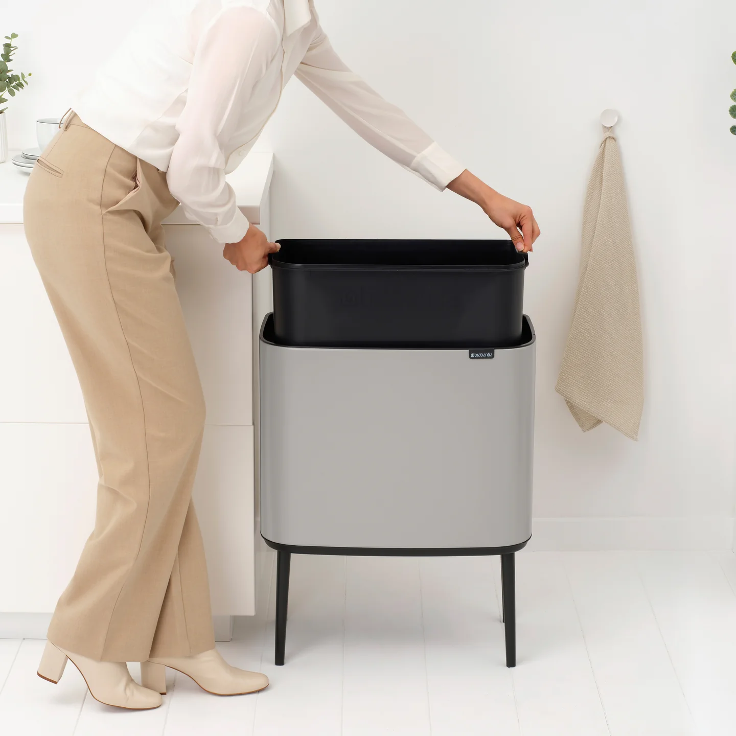 brabantia-bo-touch-bin-hi-afvalemmer-36l-soft-grey6.jpg