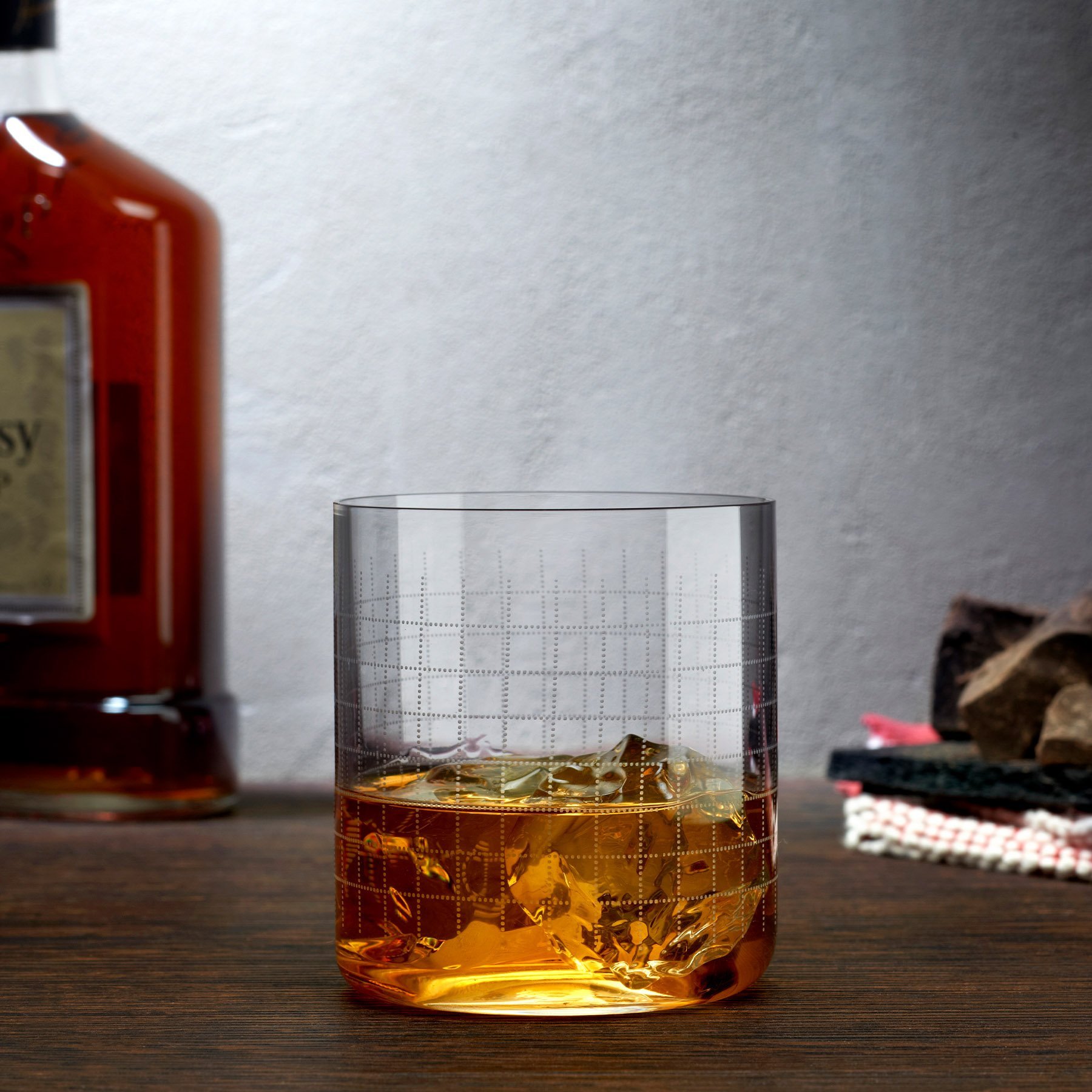 duzenlemeler_0001_lifestyle_-_finesse_grid_whisky_glass_-_64009_-_1081351_1800x1800