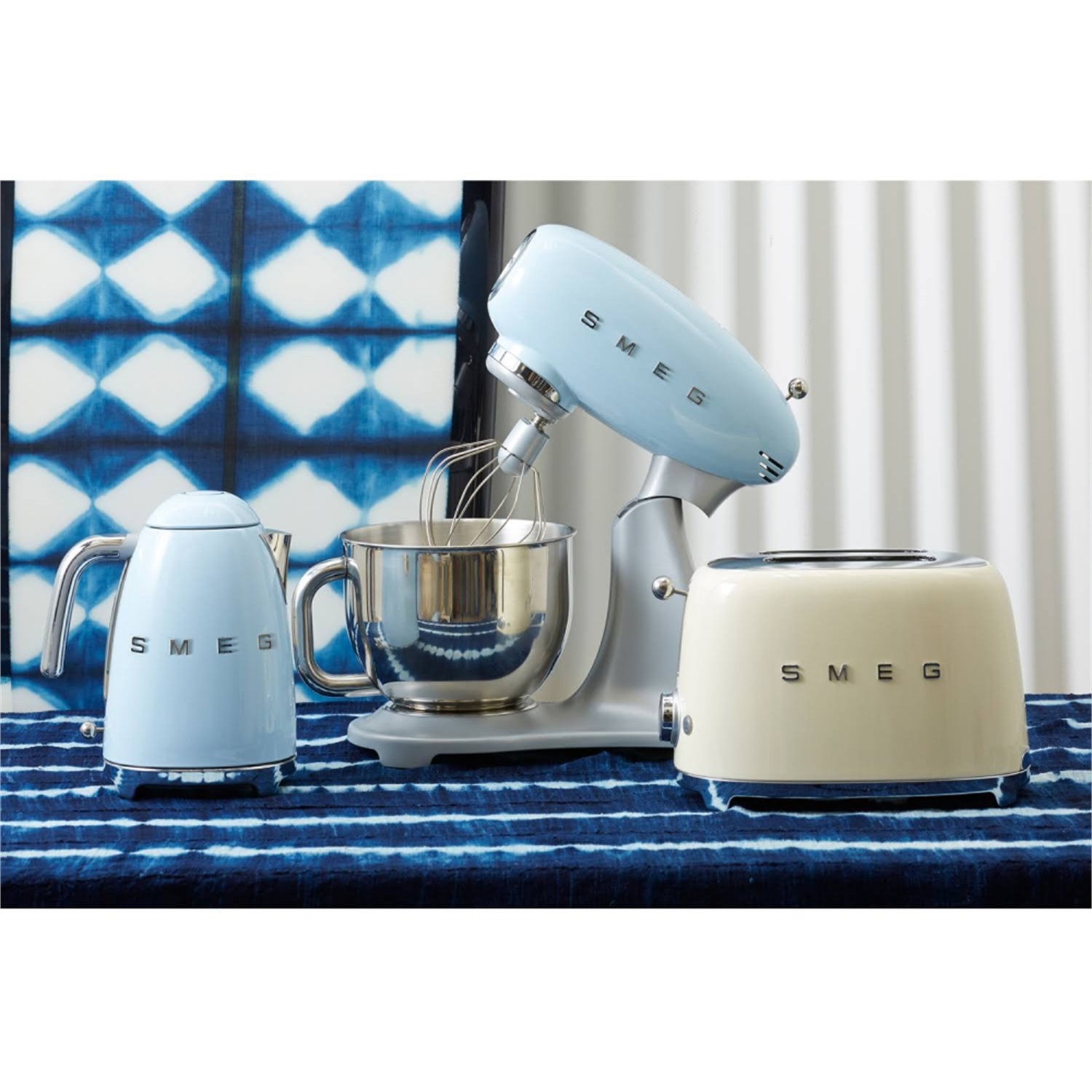 smeg-waterkoker-klf03pbeu-pastelblauw