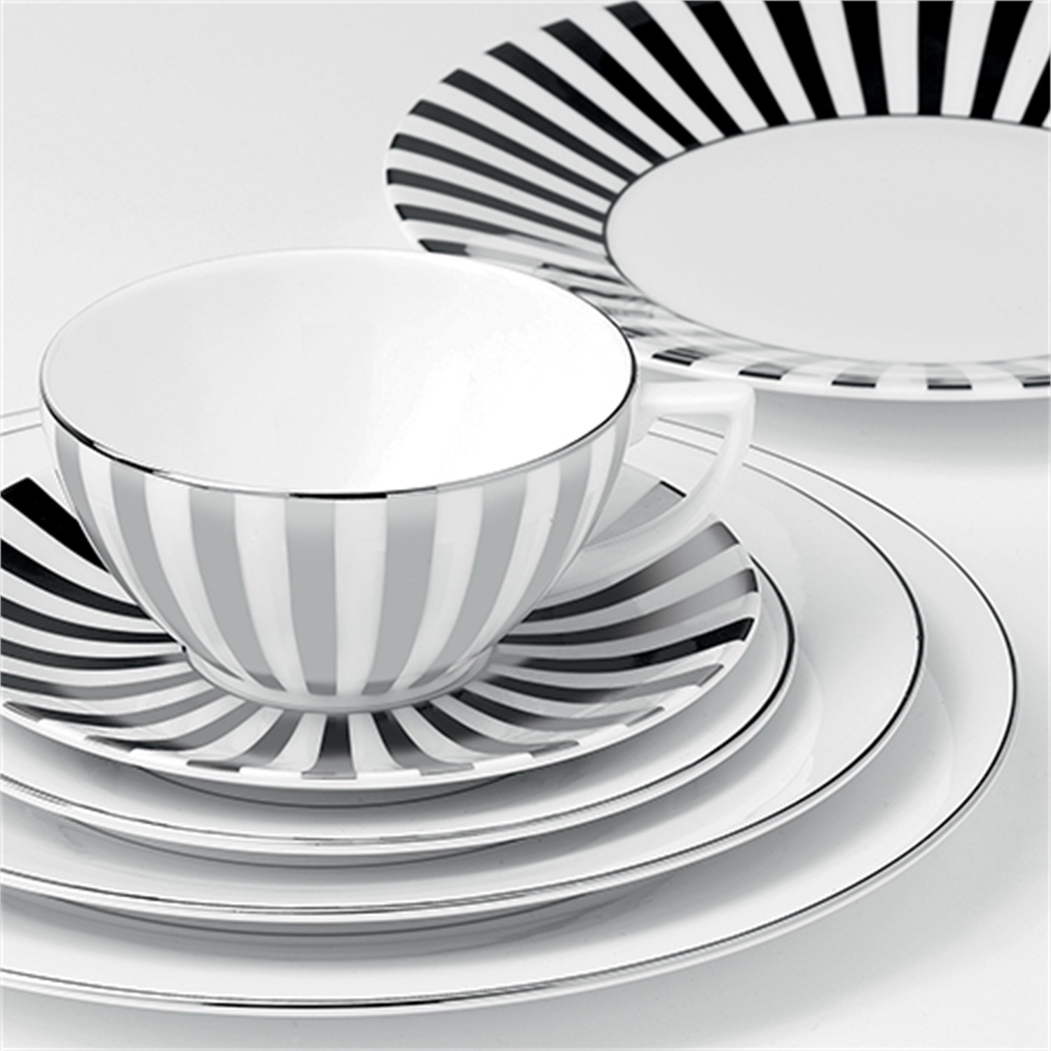 wedgwood-jasper-conran-platinum-stripes-schoteltje-voor-008l-espressokop