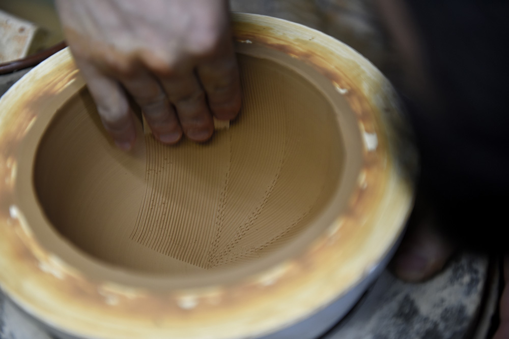 mujun-suri-bowl-met-stamper-l-zwart_10